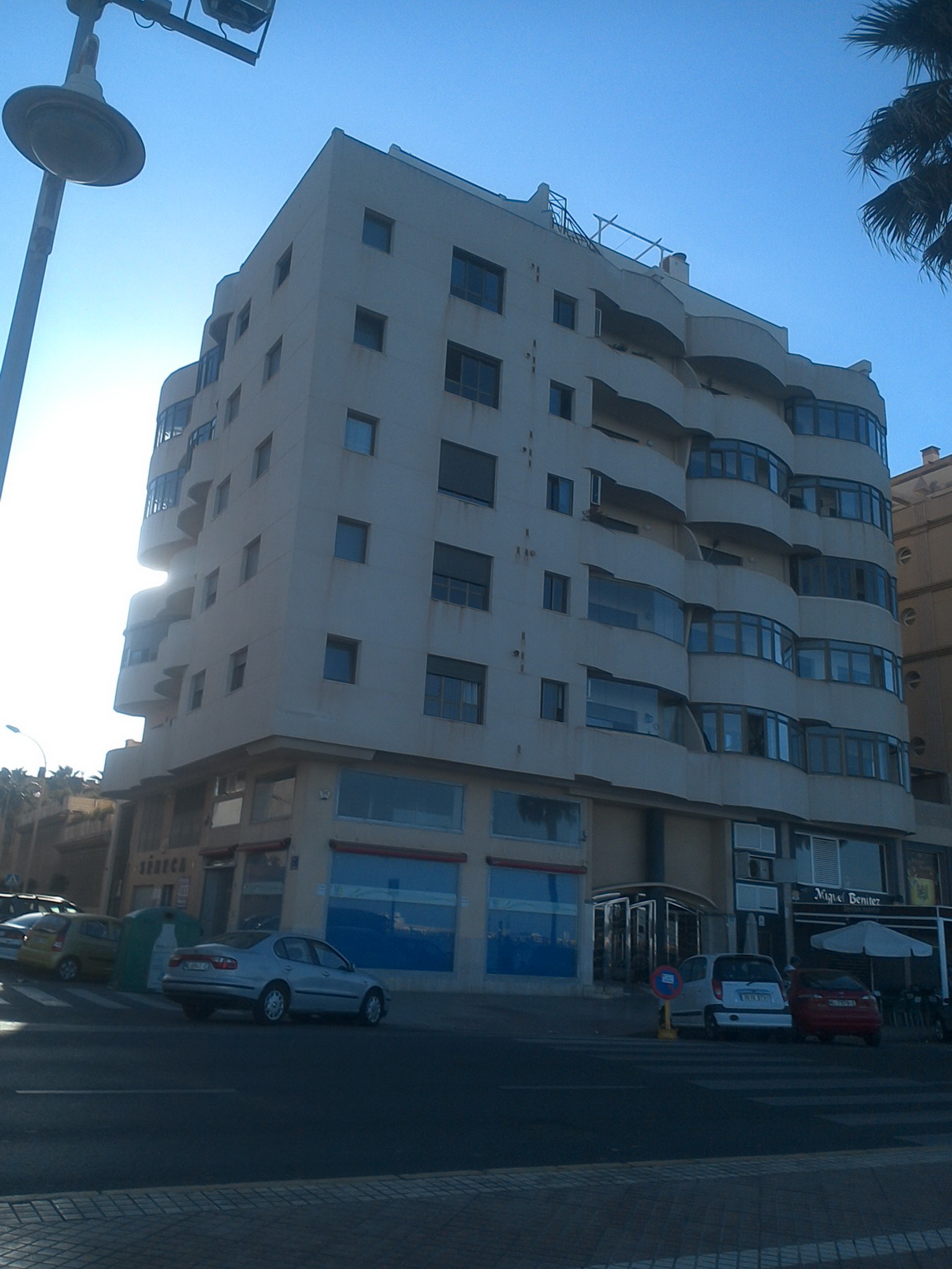 Fachada del local en Paseo Marítimo